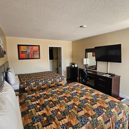 Fox Motor Inn Greater Napanee ภายนอก รูปภาพ