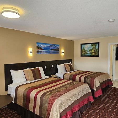 Fox Motor Inn Greater Napanee ภายนอก รูปภาพ