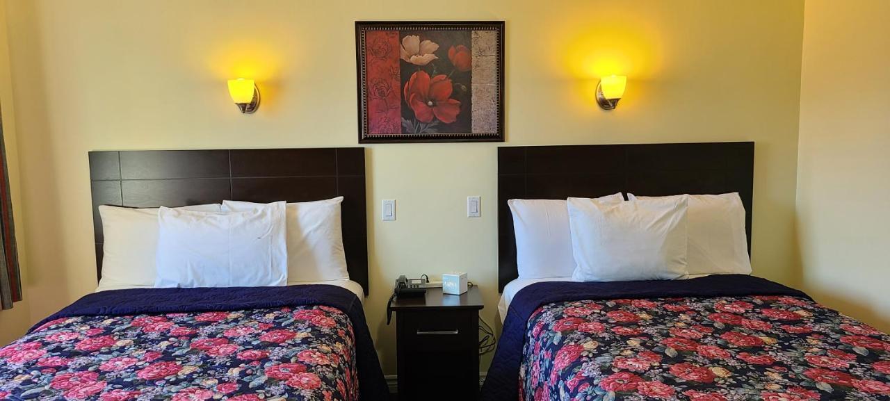 Fox Motor Inn Greater Napanee ภายนอก รูปภาพ