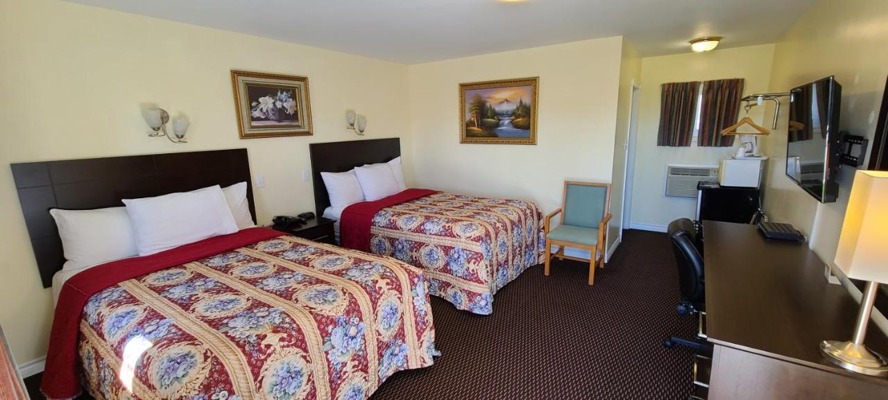 Fox Motor Inn Greater Napanee ภายนอก รูปภาพ
