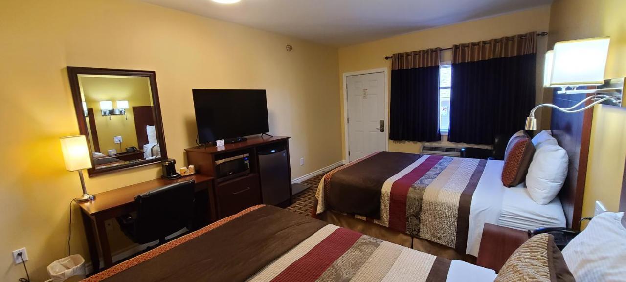Fox Motor Inn Greater Napanee ภายนอก รูปภาพ