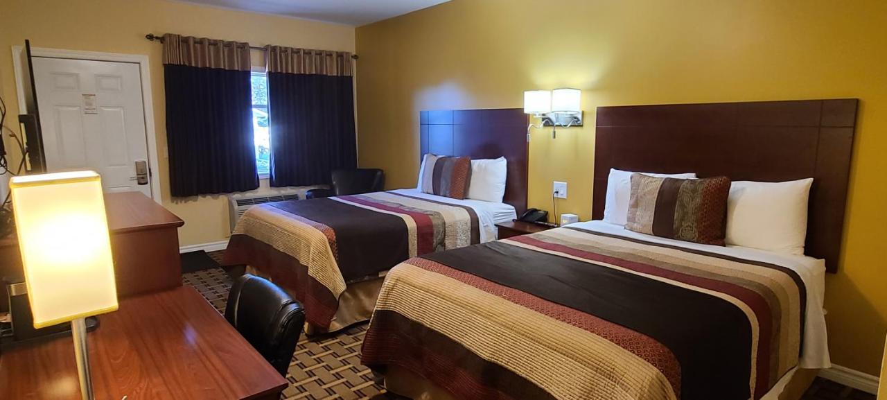 Fox Motor Inn Greater Napanee ภายนอก รูปภาพ
