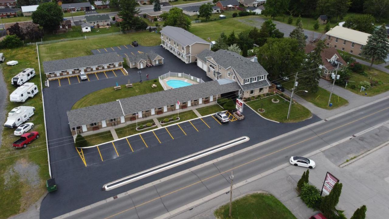 Fox Motor Inn Greater Napanee ภายนอก รูปภาพ