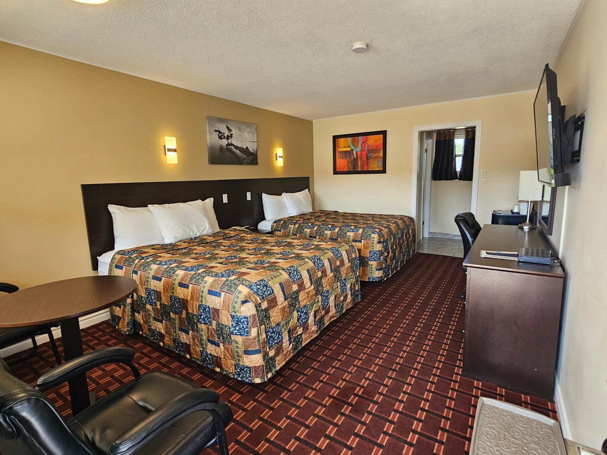 Fox Motor Inn Greater Napanee ภายนอก รูปภาพ