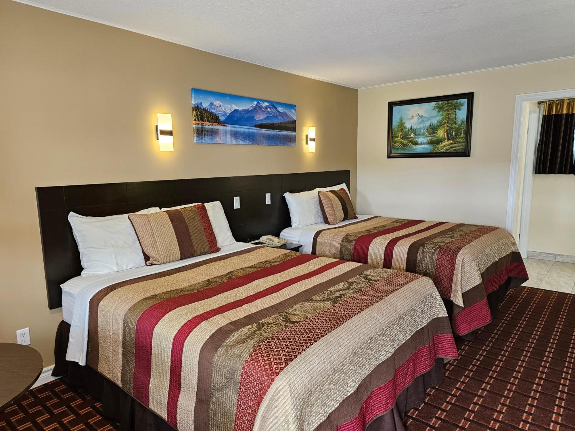 Fox Motor Inn Greater Napanee ภายนอก รูปภาพ