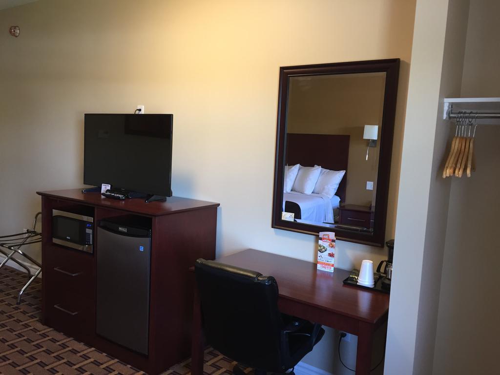 Fox Motor Inn Greater Napanee ภายนอก รูปภาพ