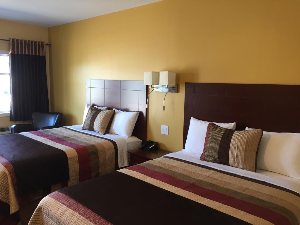 Fox Motor Inn Greater Napanee ภายนอก รูปภาพ