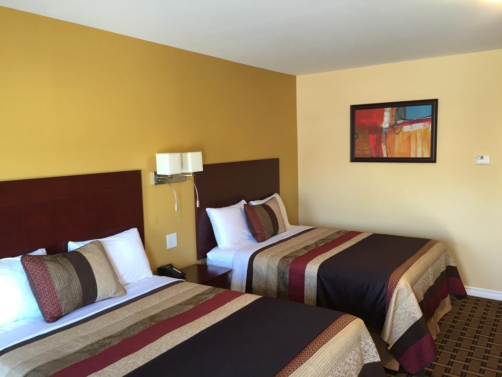 Fox Motor Inn Greater Napanee ภายนอก รูปภาพ