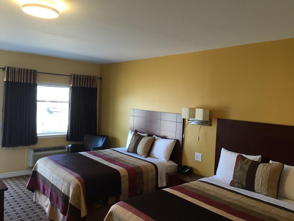 Fox Motor Inn Greater Napanee ภายนอก รูปภาพ