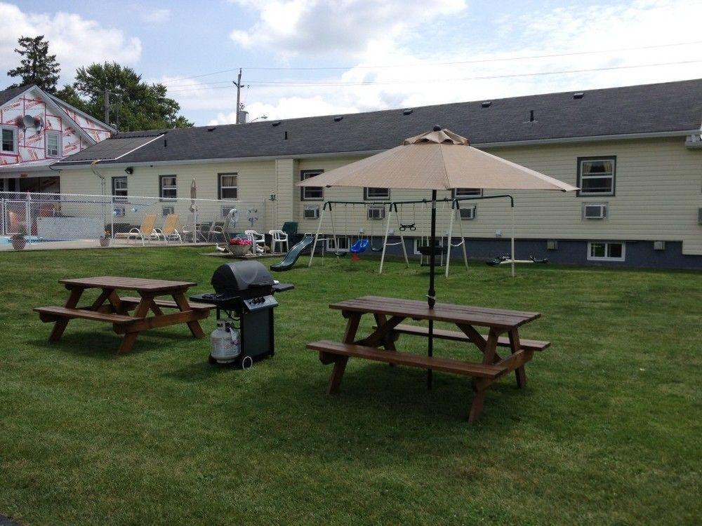 Fox Motor Inn Greater Napanee ภายนอก รูปภาพ