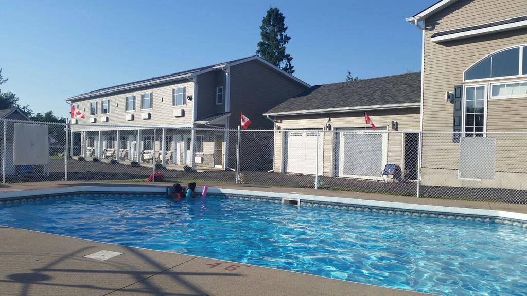 Fox Motor Inn Greater Napanee ภายนอก รูปภาพ