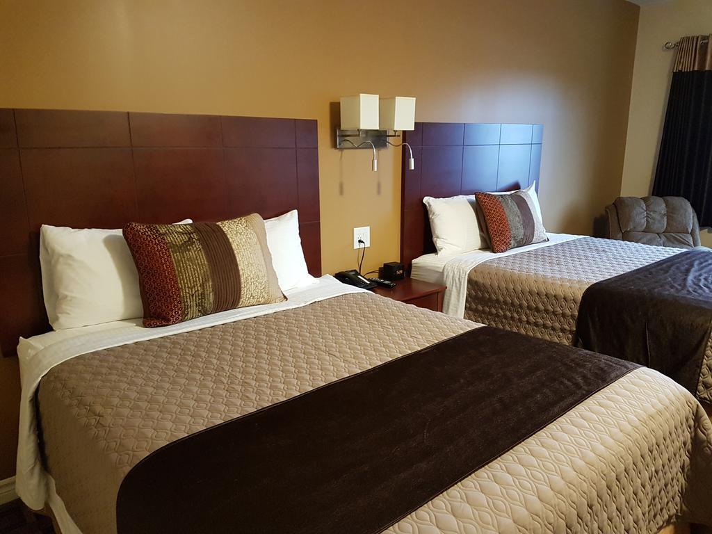 Fox Motor Inn Greater Napanee ภายนอก รูปภาพ