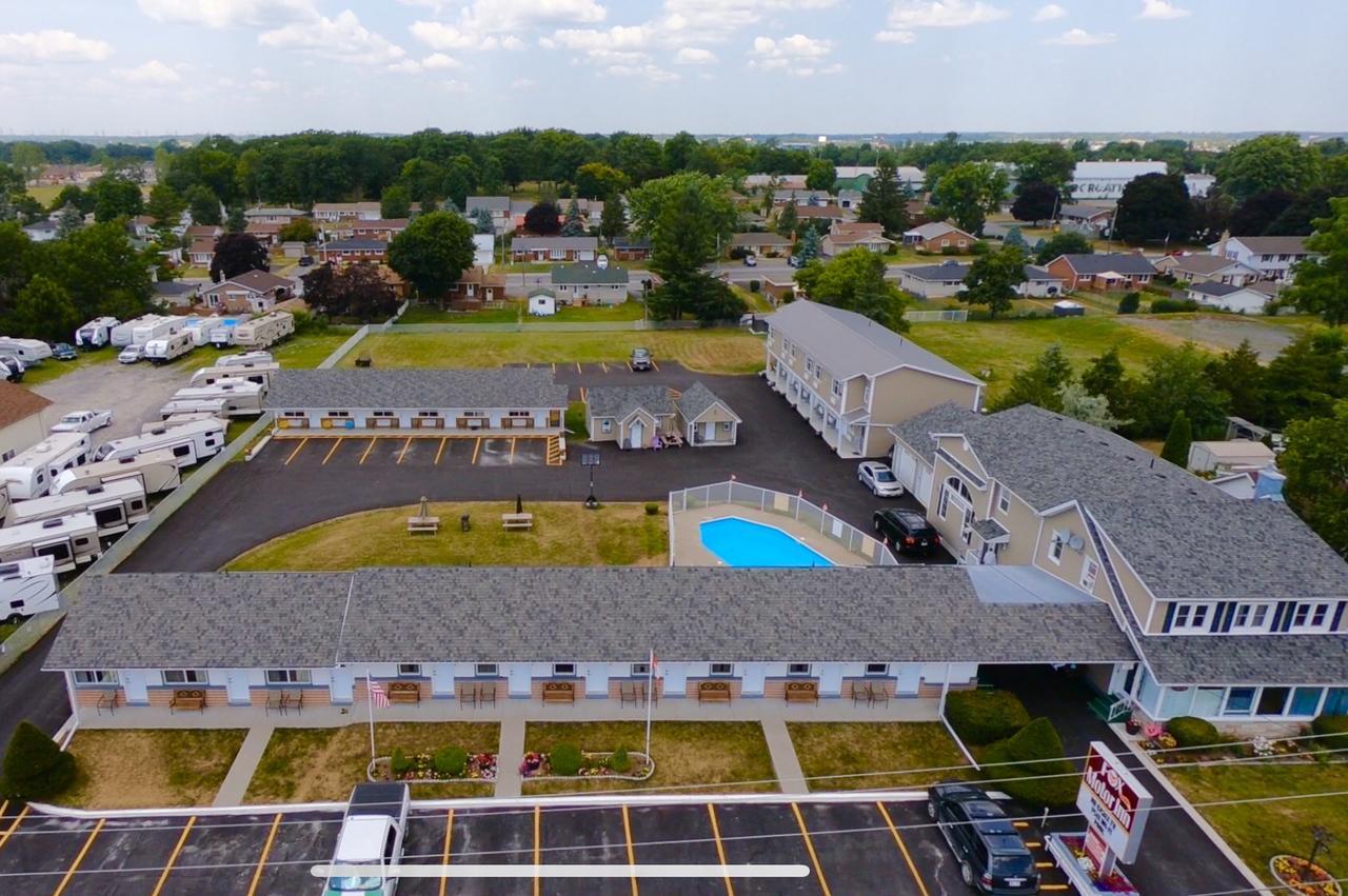 Fox Motor Inn Greater Napanee ภายนอก รูปภาพ