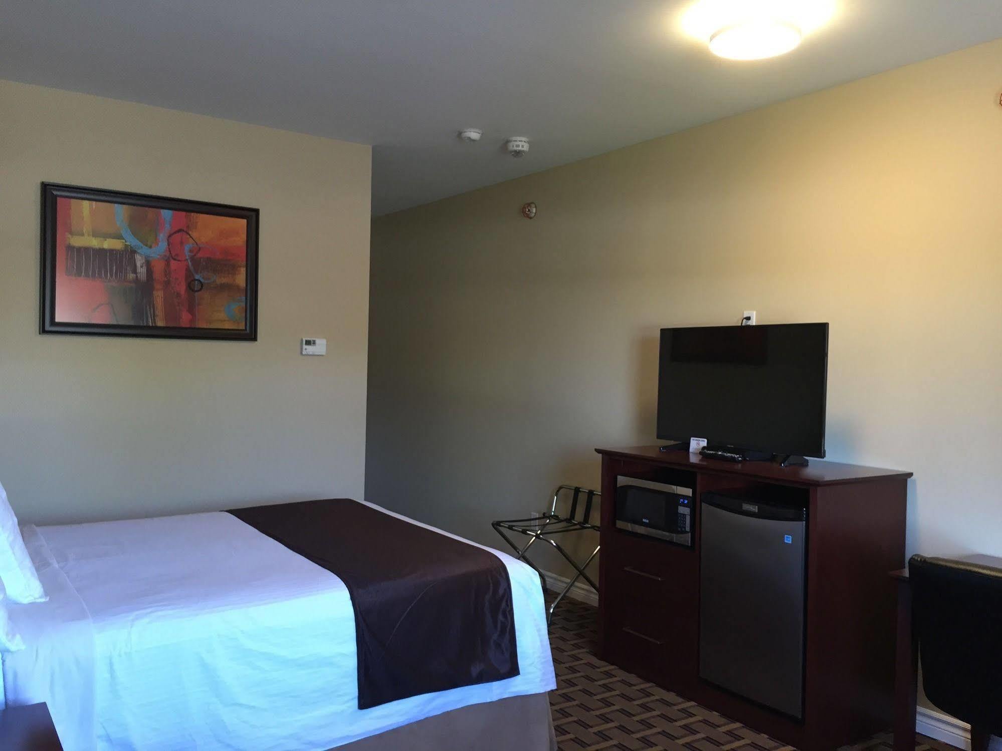Fox Motor Inn Greater Napanee ภายนอก รูปภาพ