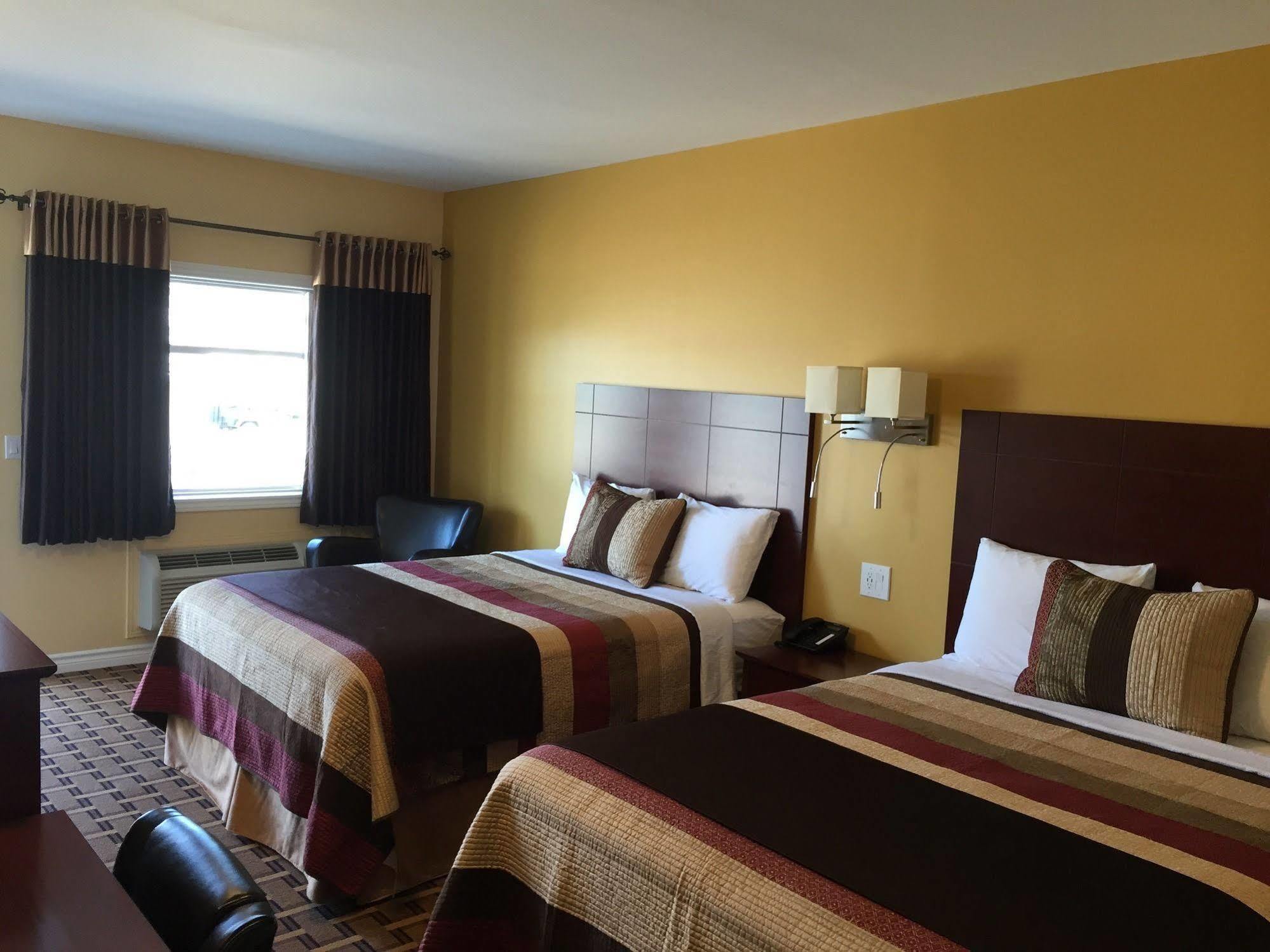 Fox Motor Inn Greater Napanee ภายนอก รูปภาพ