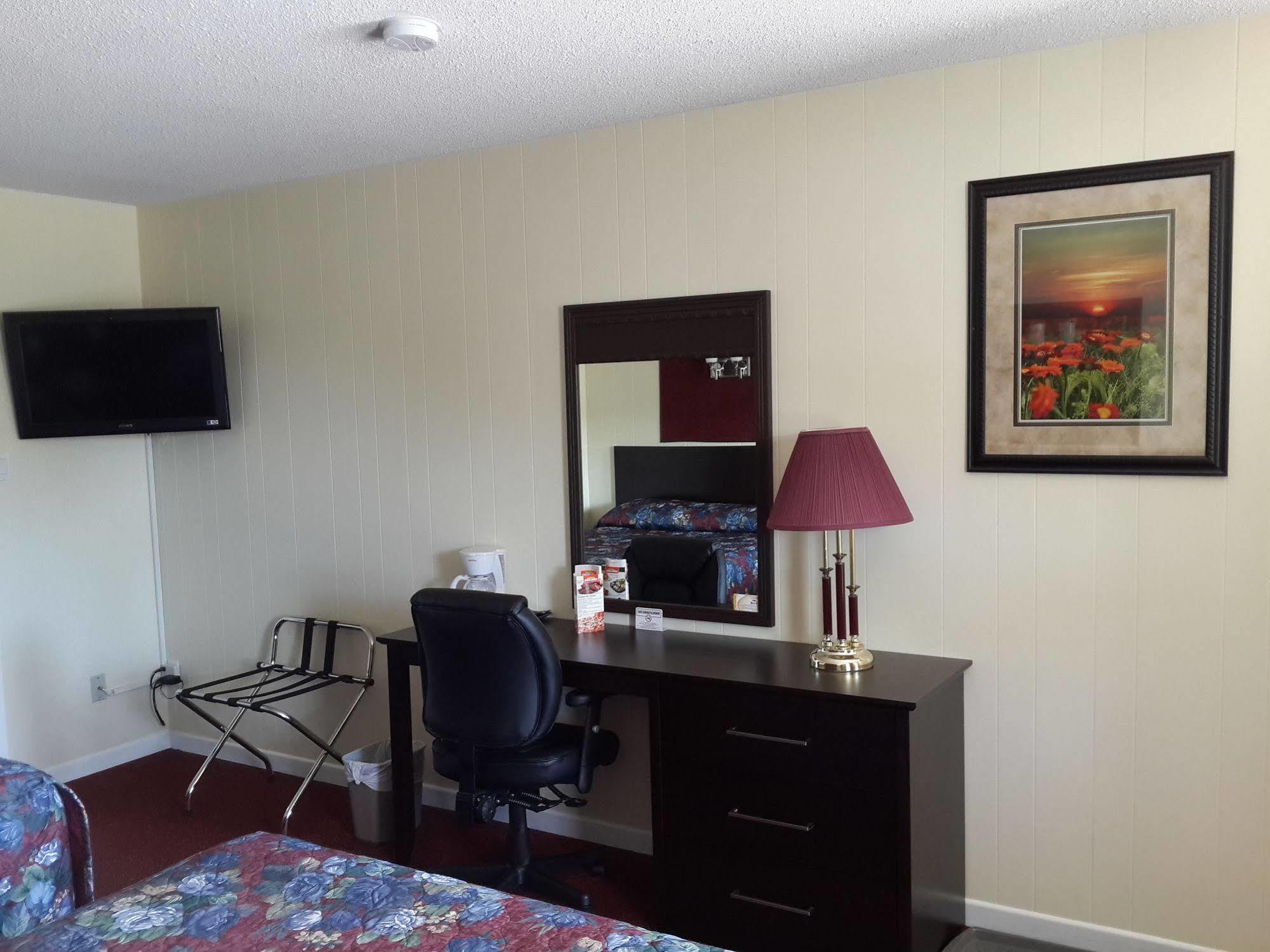 Fox Motor Inn Greater Napanee ภายนอก รูปภาพ
