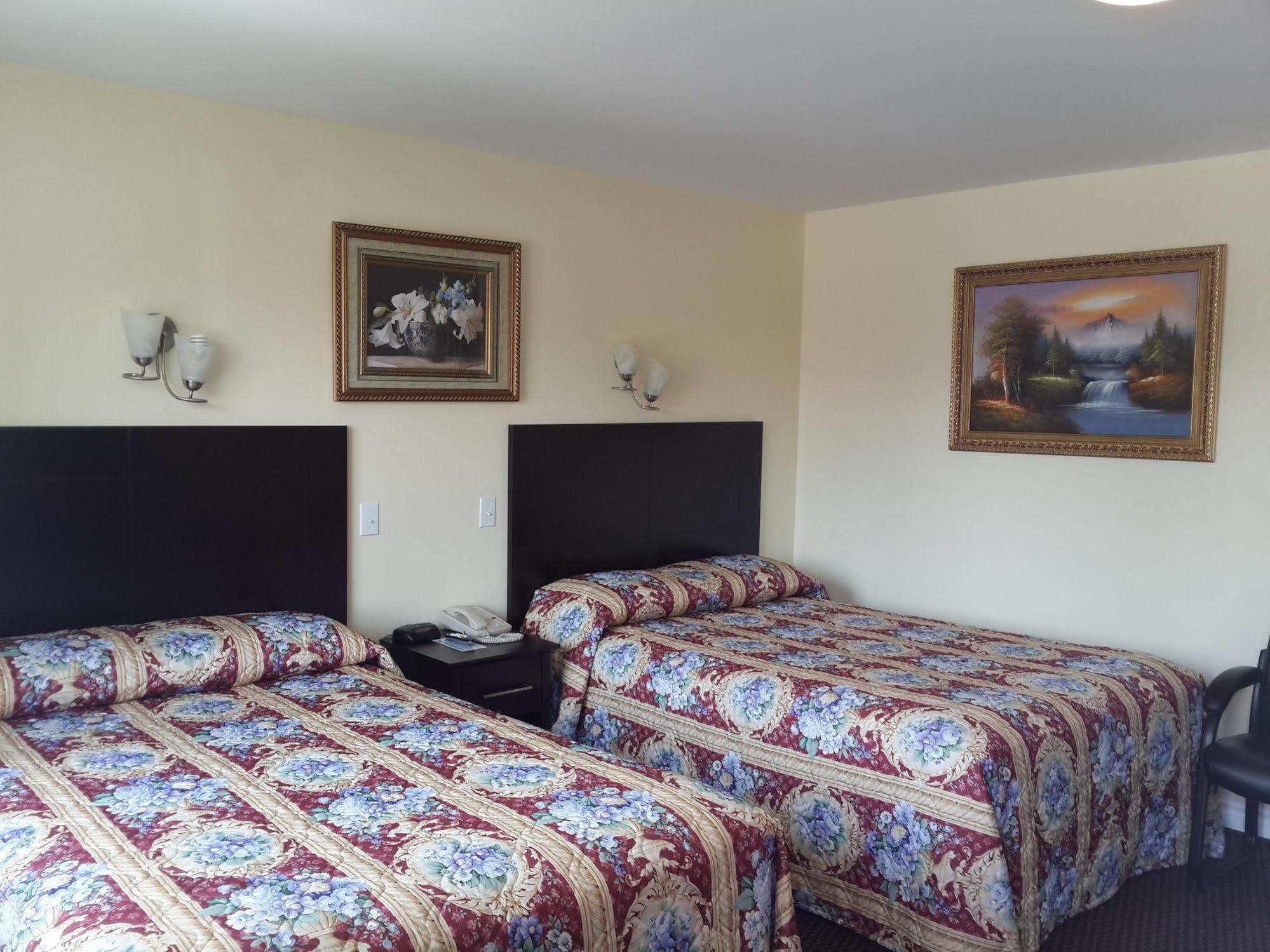 Fox Motor Inn Greater Napanee ภายนอก รูปภาพ