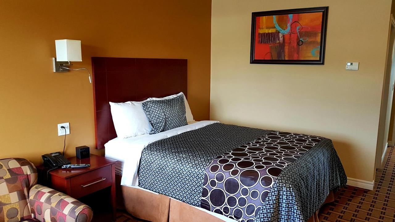 Fox Motor Inn Greater Napanee ภายนอก รูปภาพ