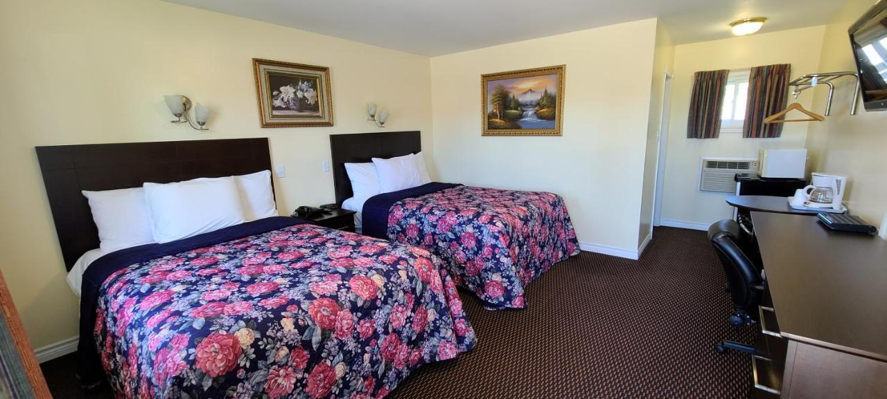 Fox Motor Inn Greater Napanee ภายนอก รูปภาพ